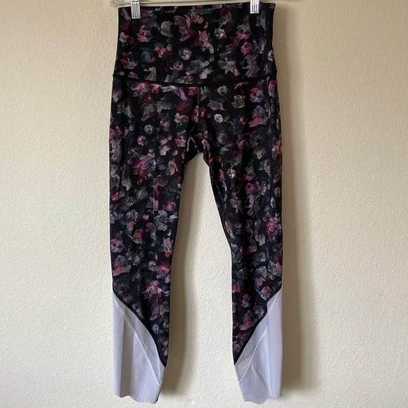 lululemon High-Rise Wunder Under Crop Scallop/Mesh - Picture 2 of 3